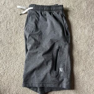 Mens Vuori Shorts M 7.5”